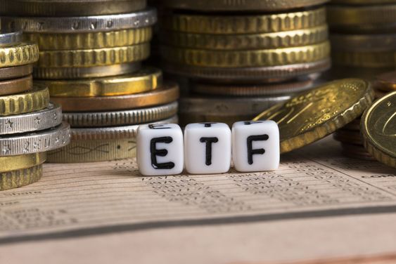 Lire la suite à propos de l’article Investir dans les ETF : Une solution simple pour débuter en bourse ?